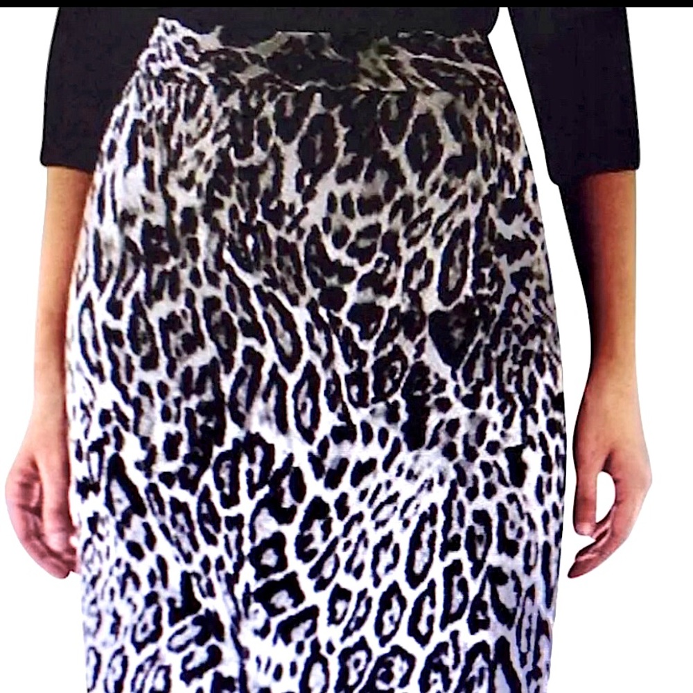 Worthington Gray/white/black cheetah print skirt